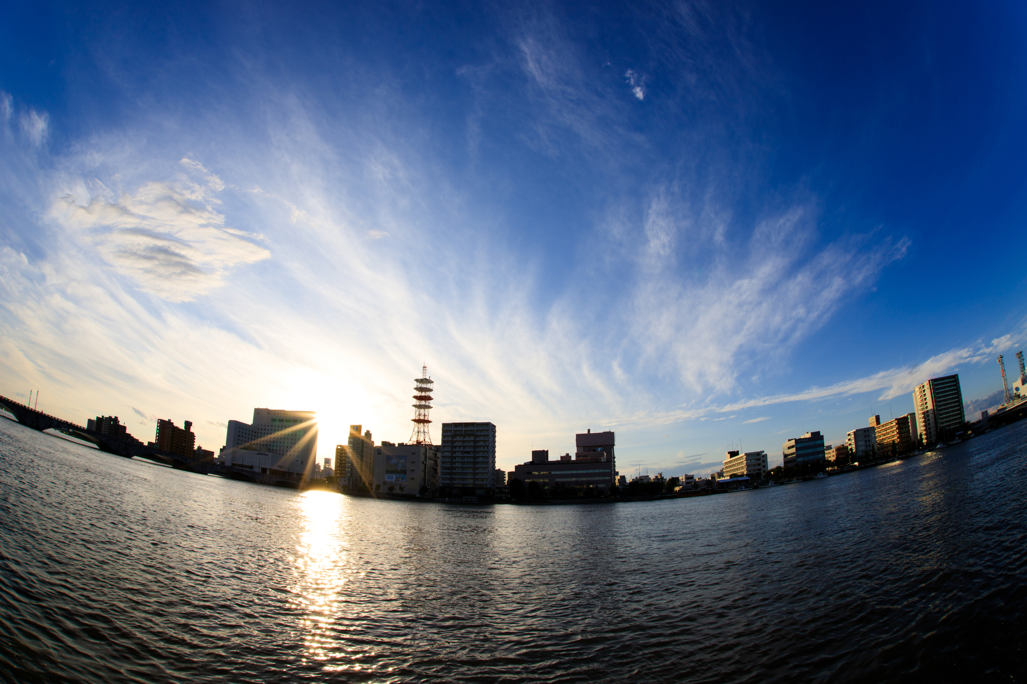 やすらぎ提　魚眼レンズ　夕焼け