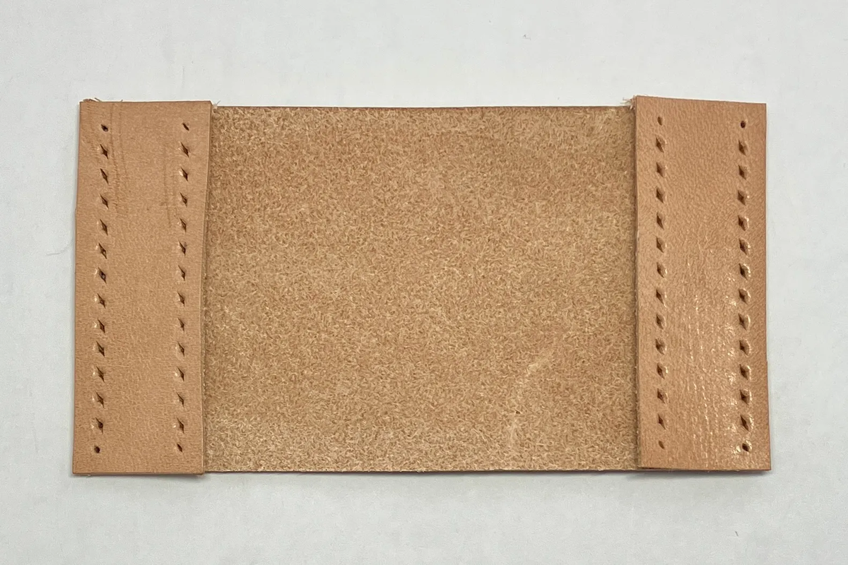 マチパーツを取り付ける様子