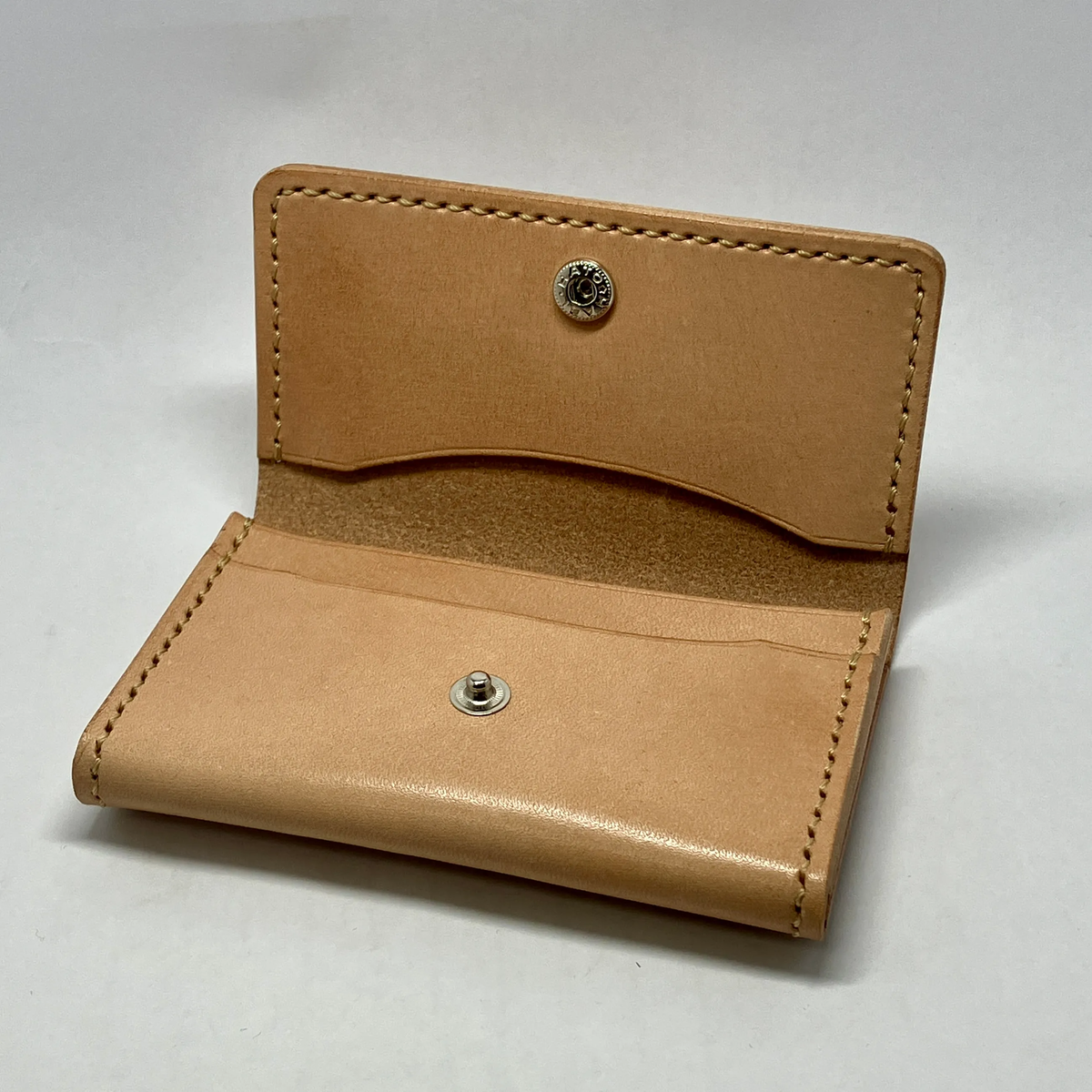 本革名刺入れの完成品の画像