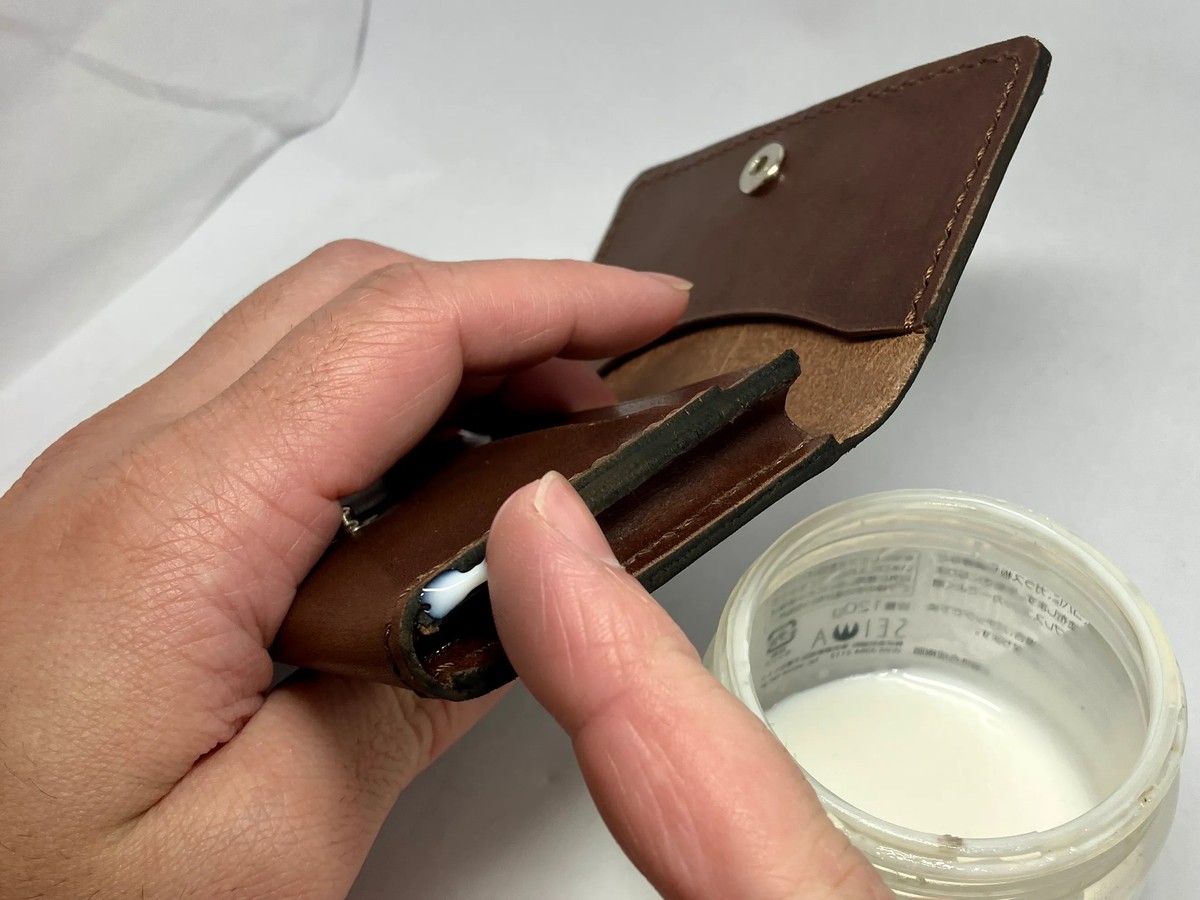染料を縫ったあとにトコノールを塗布する画像