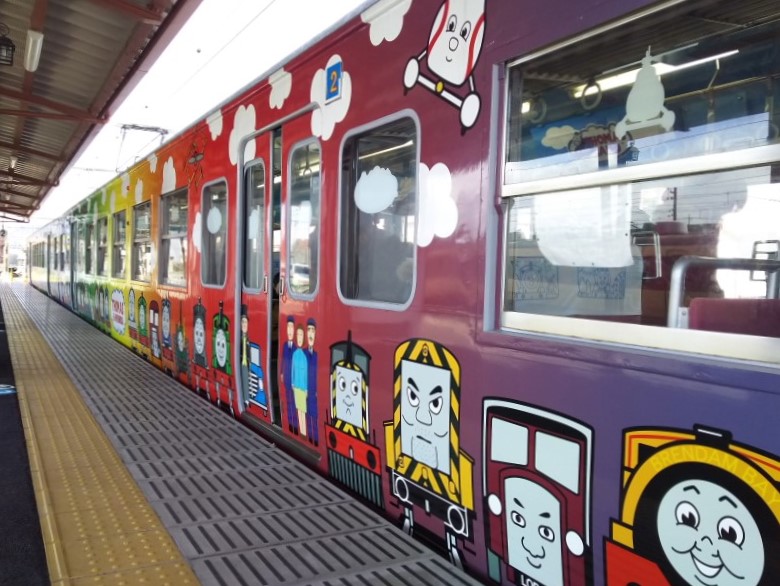 山梨県】なつかしい国鉄特急色の列車で冬の富士急ハイランドへ