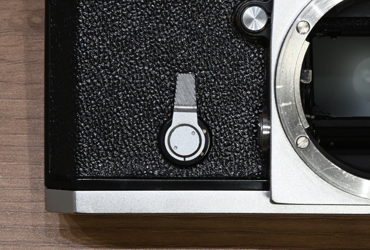 Nikon F 初期型 657万番台 Nikon F最初期型(640万番代)の分解修理と中期型との比較 - に