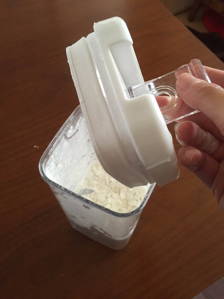 カインズの容器で失敗した 薄力粉など粉類入れには不向きです 家事嫌いなのに節約しながら2人の男の子育児する