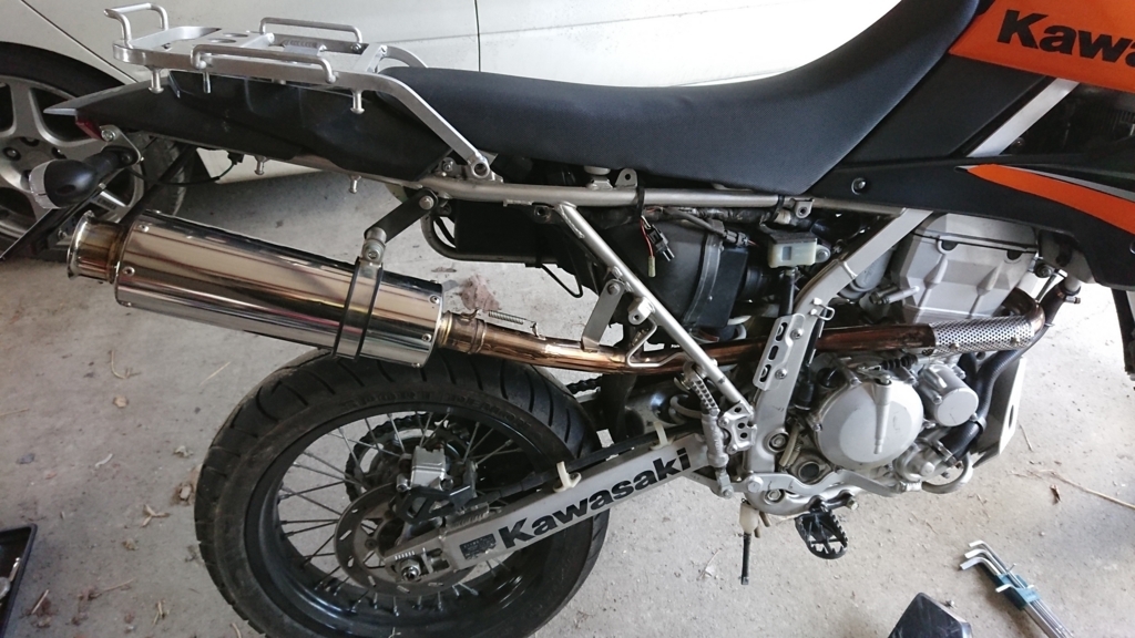 KLX250にビームスフルエキSS300を装着！&社外エキパイに純正ガード流用