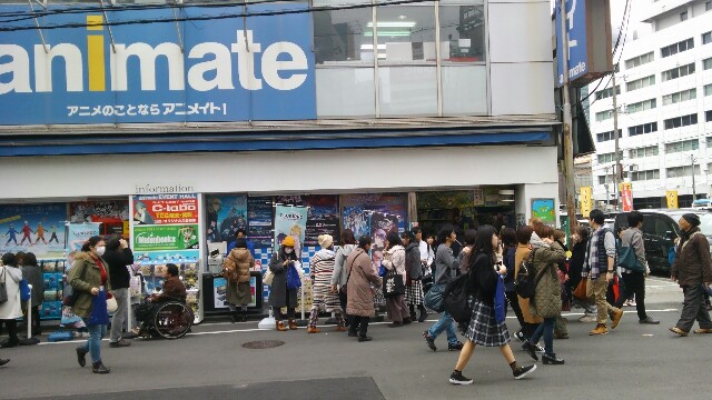 アニメイト前が松ファンで混雑 日本橋ブログ 大阪日本橋の日々