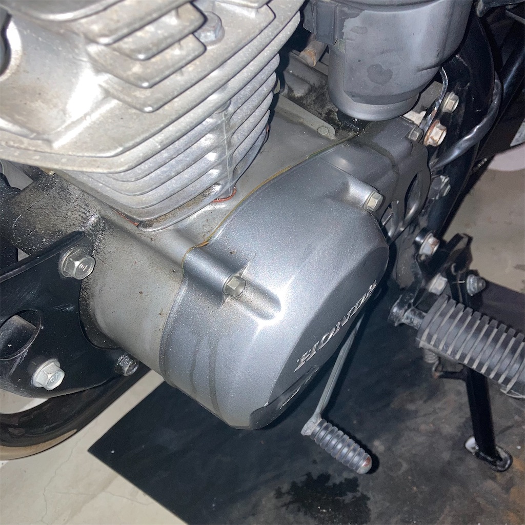 エイプ日記｜APE50FIでオイル漏れ、その後。洗車で見えた“経年劣化”のリアル - にせもんのホンモノ