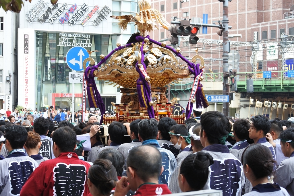 熊野神社例大祭2018年9月16日、新宿駅西口・大ガード周辺