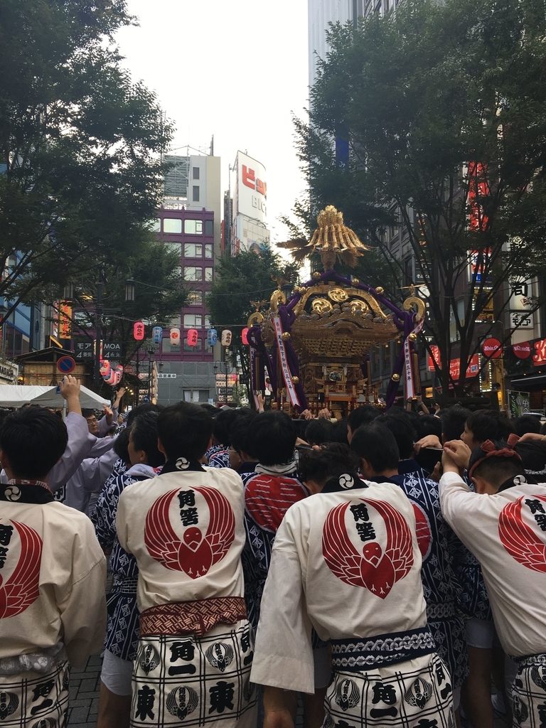 熊野神社例大祭（新宿）2018、モア４番街の御神輿＆屋台