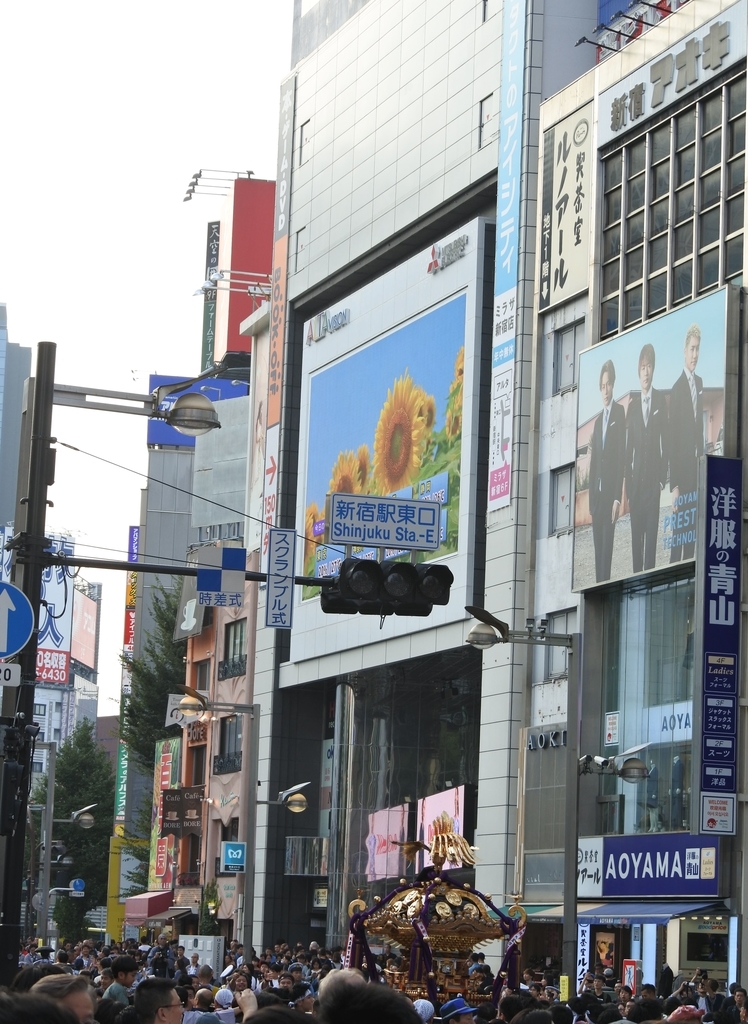 熊野神社例大祭（新宿）2018、アルタ前方面