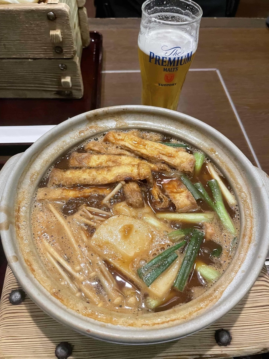 【西新宿】「三国一 アイランドイッツ店」の味噌煮込みうどんと生ビール（グラス）