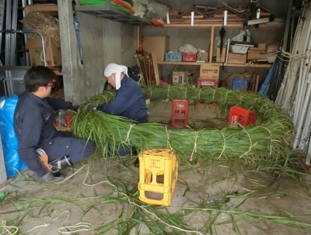 平成30年　西野神社夏越大祓「茅の輪」作成作業