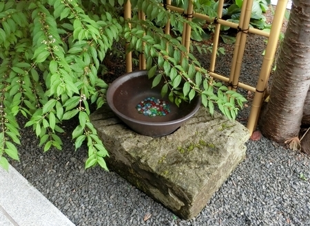 「水みくじ」の水器