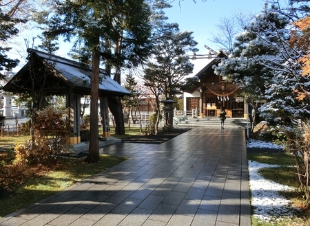 平成30年11月、初雪が降った西野神社境内