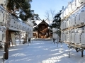 西野神社の拝殿と奉納提灯（平成30年末）