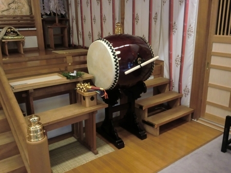 西野神社拝殿の太鼓が新調されました