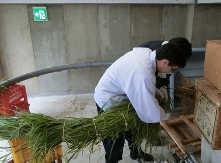 令和元年　西野神社夏越大祓「茅の輪」作成作業