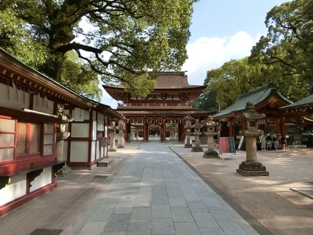 太宰府天満宮の参道と楼門