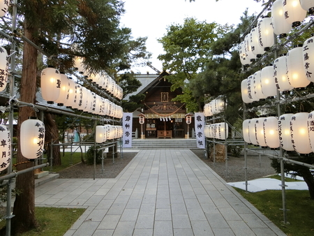 令和元年「西野神社秋まつり」の日の拝殿と参道