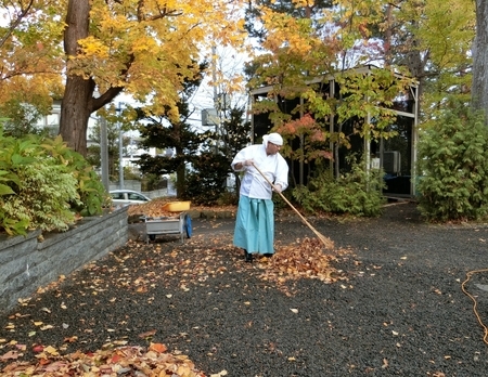 西野神社境内 清掃作業