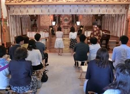 西野神社　御祈祷での玉串拝礼