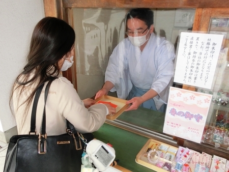 西野神社 授与所窓口 （新型コロナ対策仕様）