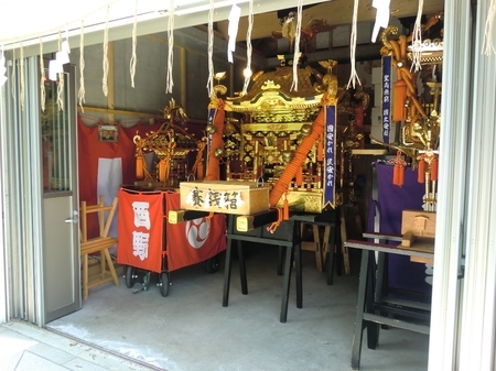 西野神社 神輿殿内