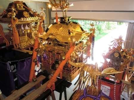 西野神社 神輿殿内