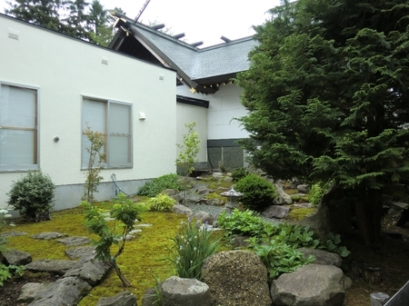 西野神社　中庭（令和2年6月）