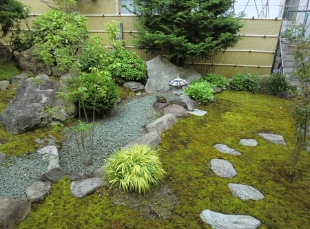 西野神社　中庭（令和2年6月）