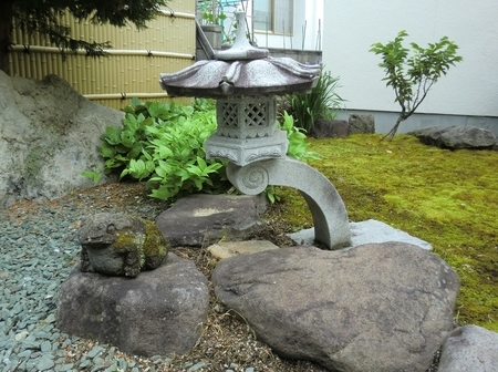 西野神社　中庭（令和2年6月）