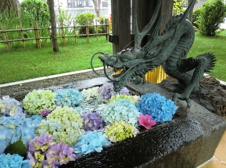 令和2年7月　西野神社の花手水