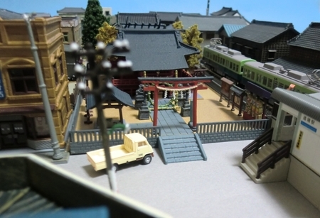 建物コレクション「神社B」とNゲージ鉄道模型