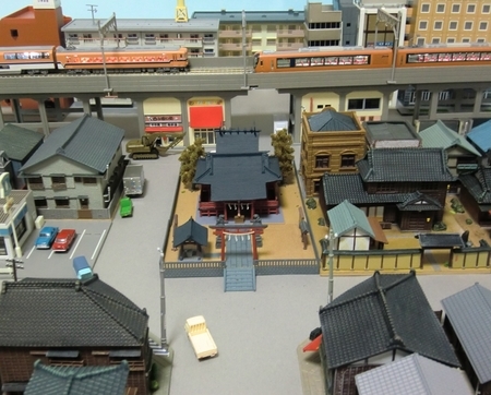 ジオコレ「神社B」とNゲージの近鉄特急