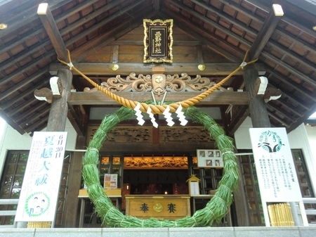 西野神社の拝殿向拝（茅の輪）