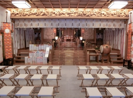 西野神社の拝殿内(全景)
