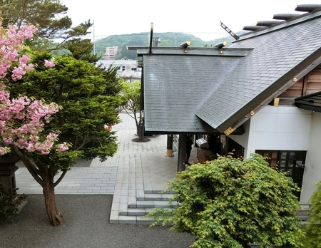 西野神社の拝殿向拝(やや上方から)