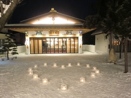 令和２年大晦日の西野神社　アイスキャンドル点灯