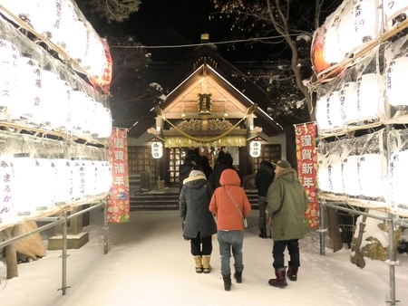 令和3年 西野神社元日　参道と奉納提灯