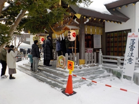 令和4年　正月の西野神社 拝殿向拝