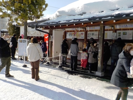 令和4年1月 三が日後の西野神社境内（授与所前）