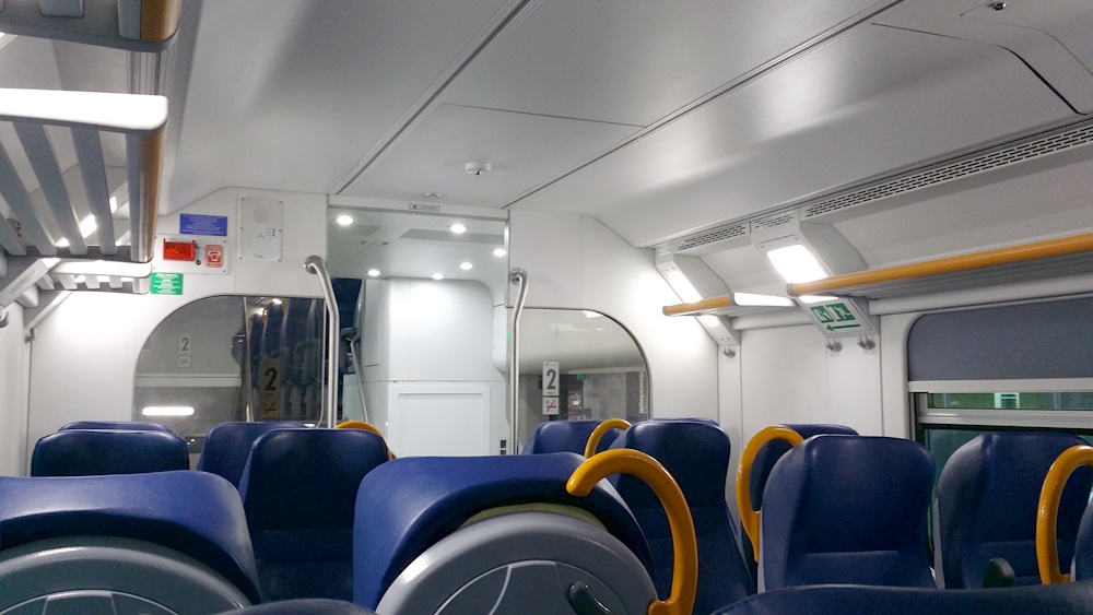 テッラチーナへの電車内部 テッラチーナへの電車内部