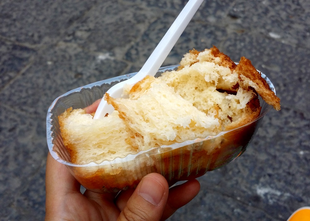 ナポリのババ食べかけ ナポリのババ食べかけ