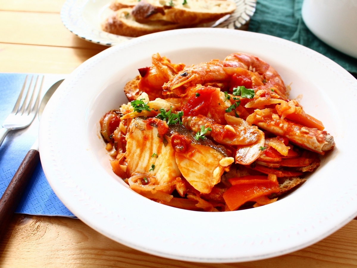 スーパーの海鮮鍋セットでイタリア料理「カッチュッコ」。濃厚な魚介の