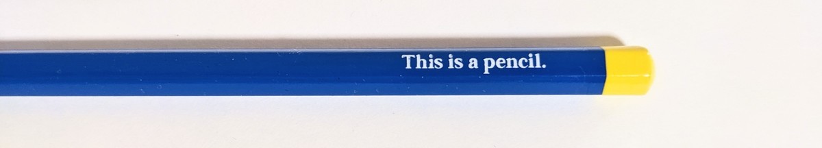 This is a pencilと書かれた鉛筆の拡大