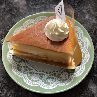 YATSUDOKIの「ふわふわスフレチーズケーキ」はふわっとした食感と