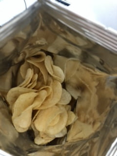 化学調味料不使用のポテトチップス　コンソメ味2