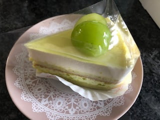 シャインマスカットレアチーズケーキ 銀座コージーコーナー は優しい甘さと美味しいマスカットを楽しめるケーキでした Nknot S Sweets Blog