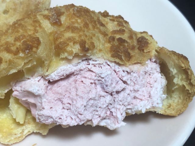 贅沢いちごクッキーシュー（ビアードパパ）3