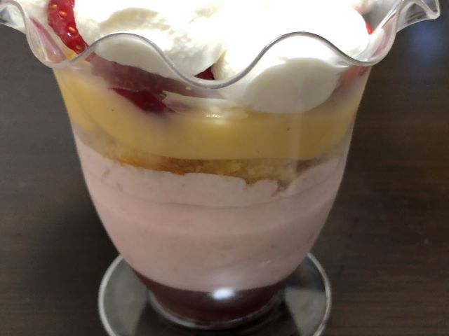 いちごのフラワーパフェ2 いちごのフラワーパフェ2
