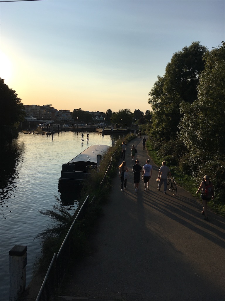 ロンドン探検隊 テムズ川沿いのおしゃれタウン Teddington テディントン 散歩 ロンドン リッチモンド 暮らしの備忘録